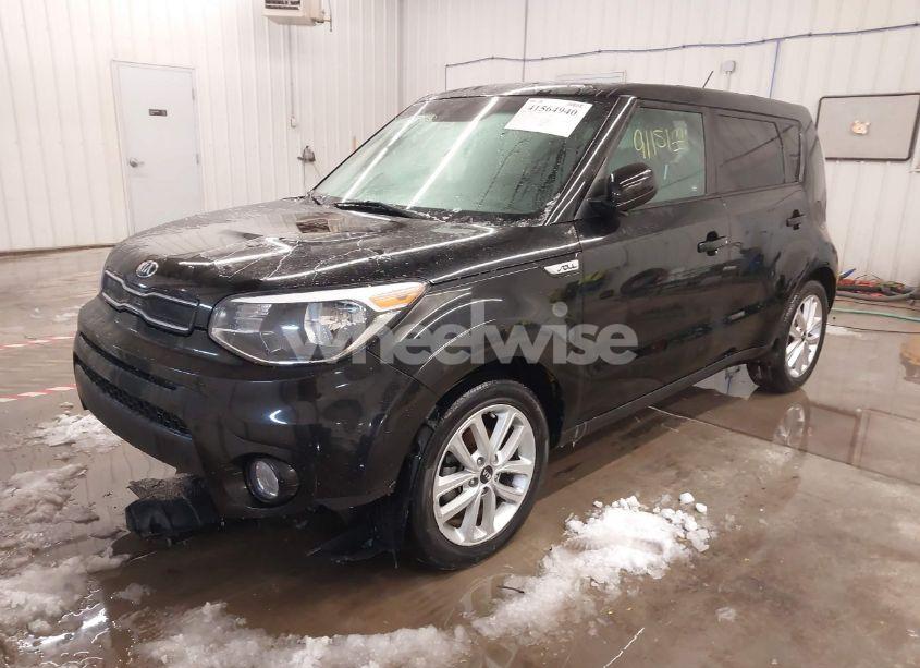 Photo 2 of 2017 Kia Soul + (VIN KNDJP3A5XH7424218)