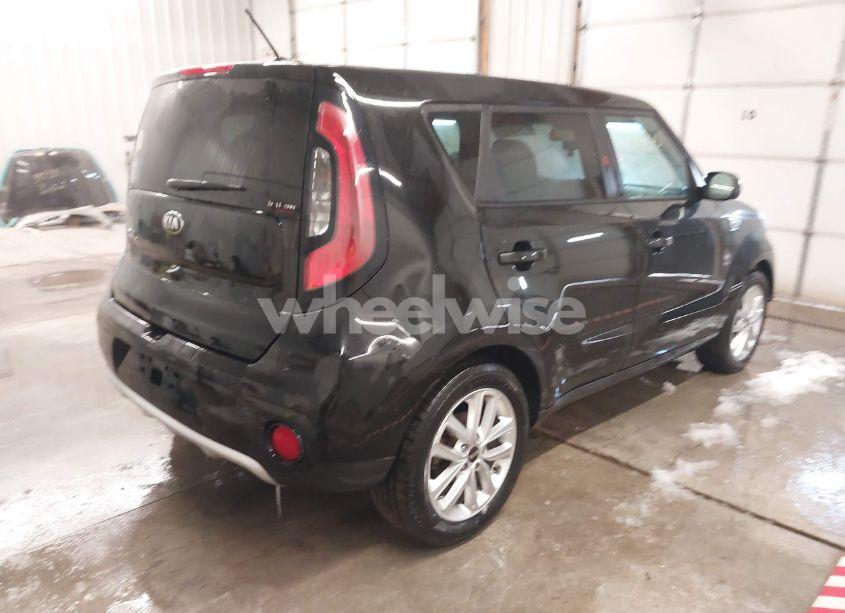 Photo 4 of 2017 Kia Soul + (VIN KNDJP3A5XH7424218)