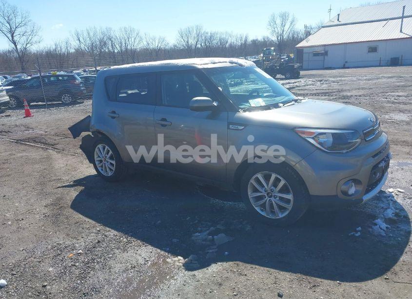 2018 Kia Soul + (VIN KNDJP3A5XJ7535373) main photo