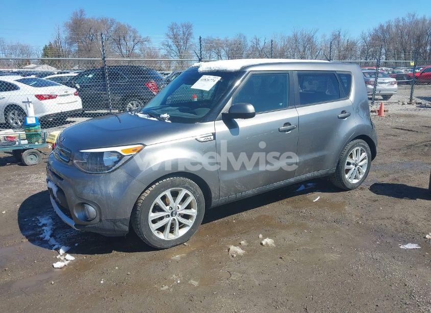 Photo 2 of 2018 Kia Soul + (VIN KNDJP3A5XJ7535373)