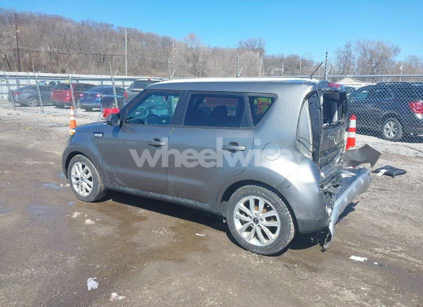 Photo 3 of 2018 Kia Soul + (VIN KNDJP3A5XJ7535373)
