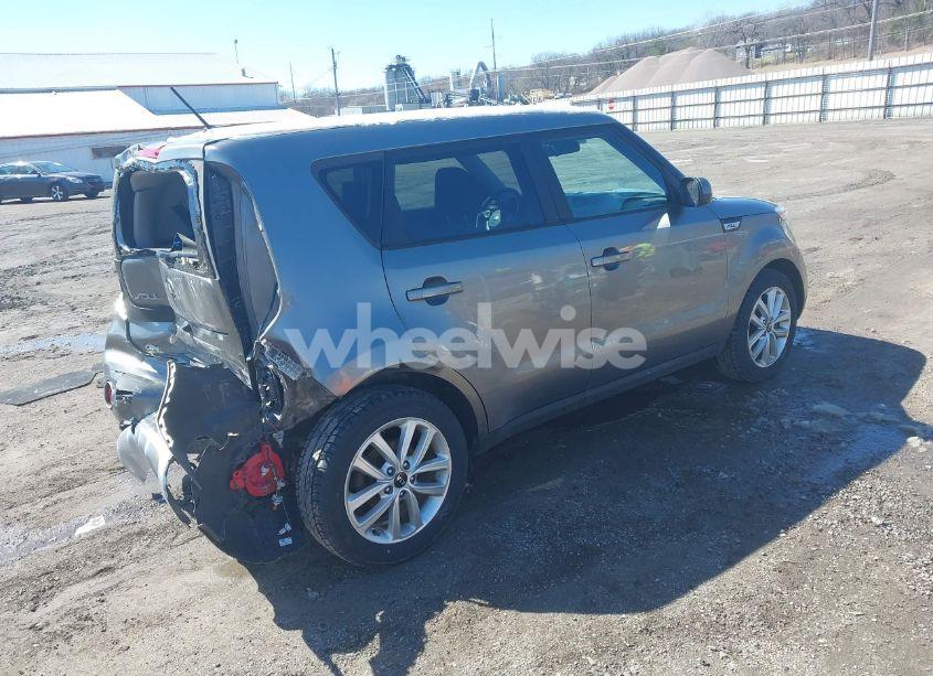 Photo 4 of 2018 Kia Soul + (VIN KNDJP3A5XJ7535373)