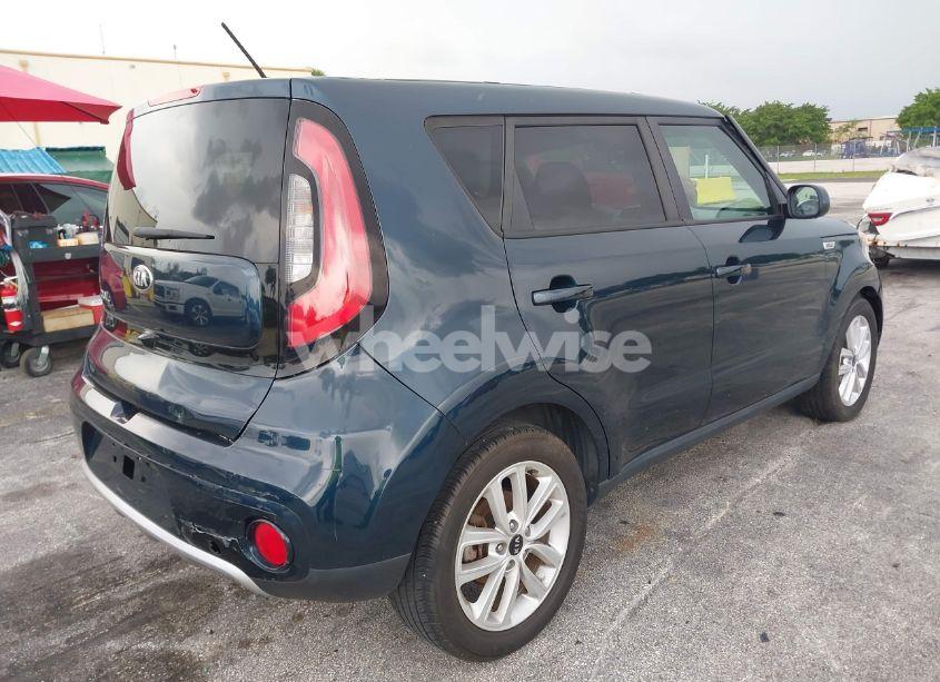 Photo 4 of 2018 Kia Soul + (VIN KNDJP3A5XJ7619855)