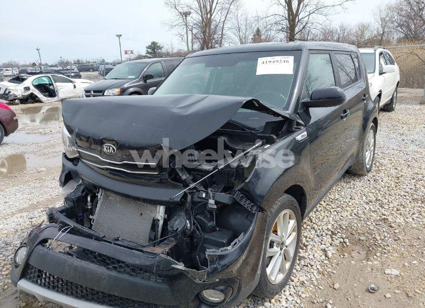 Photo 2 of 2019 Kia Soul + (VIN KNDJP3A5XK7668524)