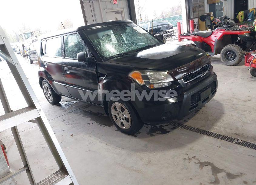 2010 Kia Soul (VIN KNDJT2A11A7195341) main photo