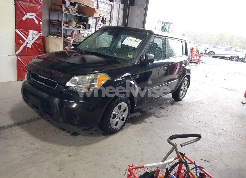 Photo 2 of 2010 Kia Soul (VIN KNDJT2A11A7195341)