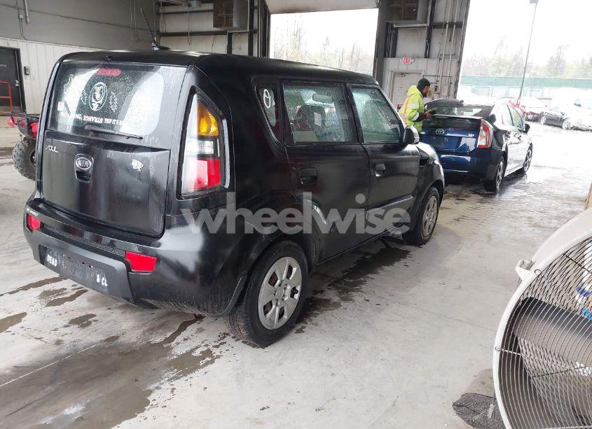 Photo 4 of 2010 Kia Soul (VIN KNDJT2A11A7195341)