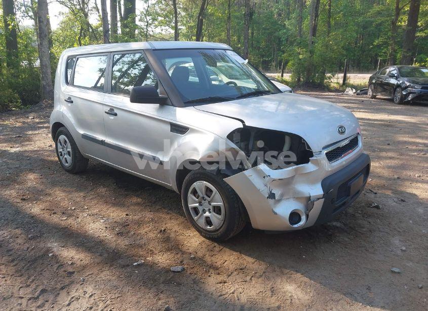2011 Kia Soul (VIN KNDJT2A12B7713748) main photo