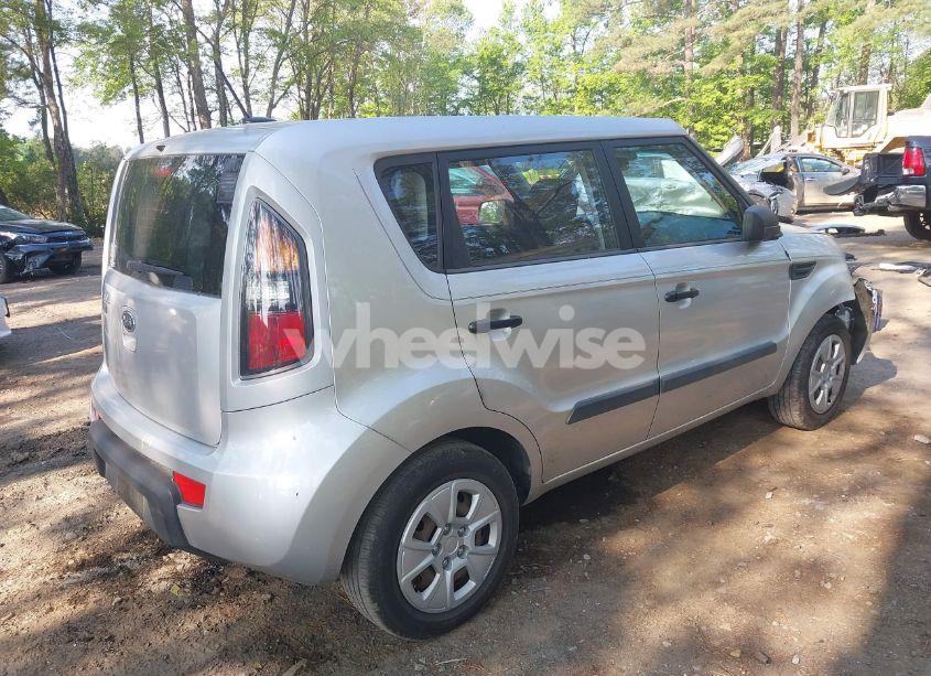 Photo 4 of 2011 Kia Soul (VIN KNDJT2A12B7713748)