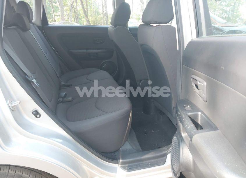 Photo 8 of 2011 Kia Soul (VIN KNDJT2A12B7713748)