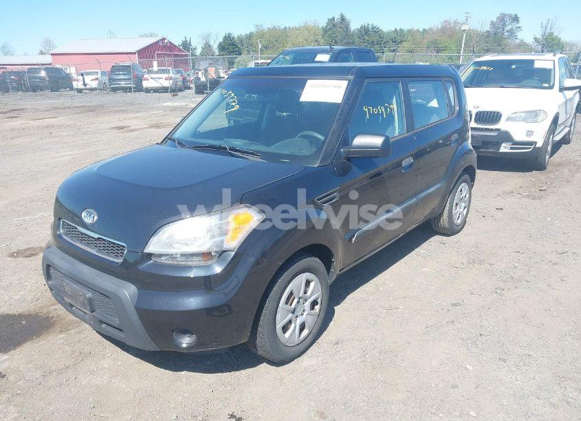 Photo 2 of 2010 Kia Soul (VIN KNDJT2A13A7191145)