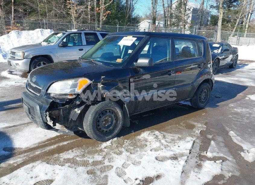 Photo 2 of 2011 Kia Soul (VIN KNDJT2A14B7732561)