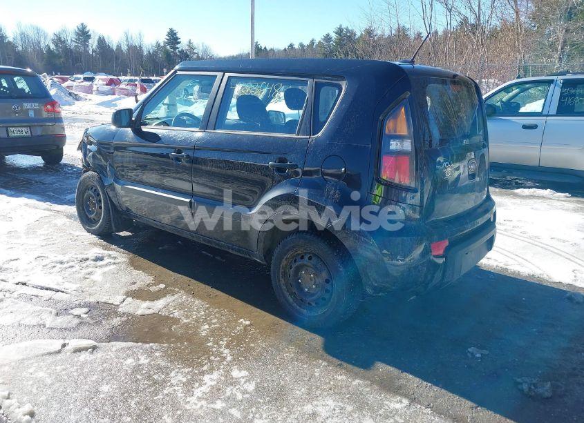 Photo 3 of 2011 Kia Soul (VIN KNDJT2A14B7732561)