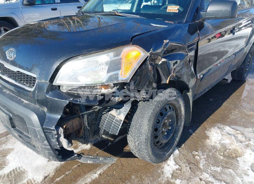 Photo 6 of 2011 Kia Soul (VIN KNDJT2A14B7732561)