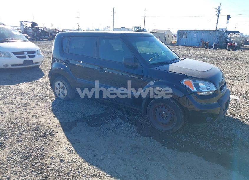 2011 Kia Soul (VIN KNDJT2A16B7733517) main photo