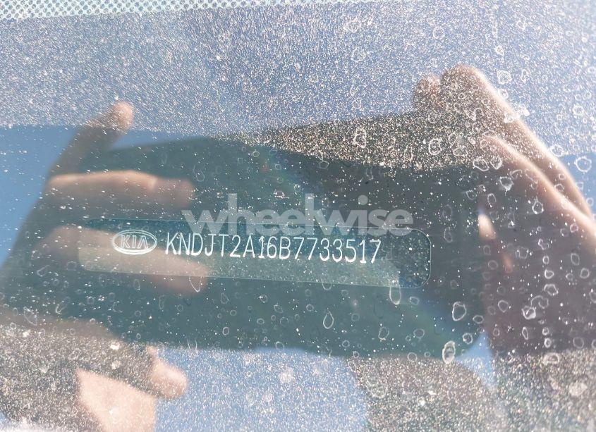 Photo 12 of 2011 Kia Soul (VIN KNDJT2A16B7733517)