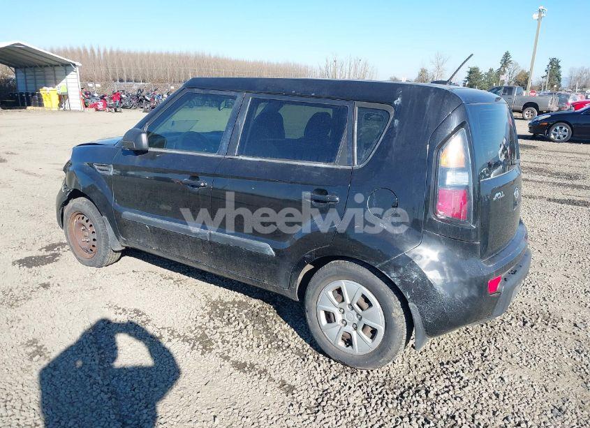 Photo 3 of 2011 Kia Soul (VIN KNDJT2A16B7733517)