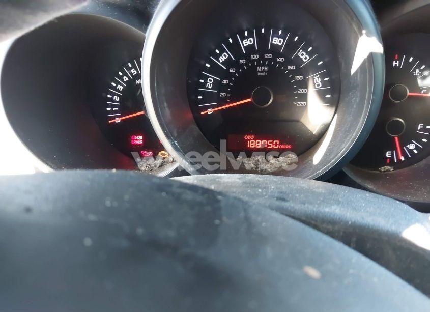 Photo 7 of 2011 Kia Soul (VIN KNDJT2A16B7733517)