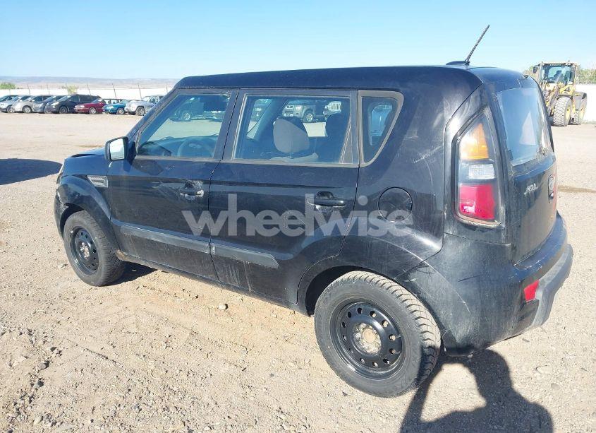 Photo 3 of 2011 Kia Soul (VIN KNDJT2A17B7203038)