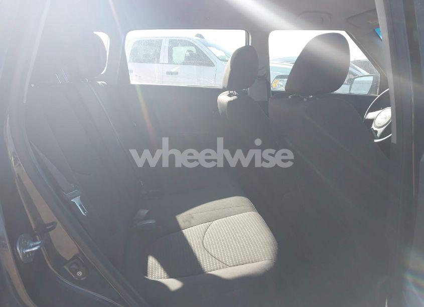 Photo 8 of 2011 Kia Soul (VIN KNDJT2A17B7203038)