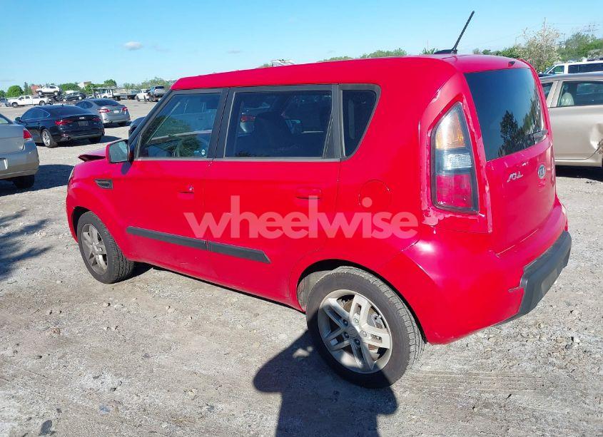 Photo 3 of 2010 Kia Soul + (VIN KNDJT2A20A7067505)