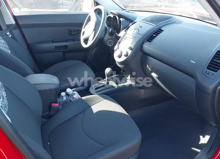 Photo 5 of 2010 Kia Soul + (VIN KNDJT2A20A7067505)