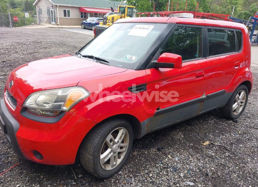 Photo 2 of 2010 Kia Soul + (VIN KNDJT2A20A7085793)