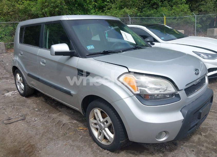 2010 Kia Soul + (VIN KNDJT2A20A7138749) main photo