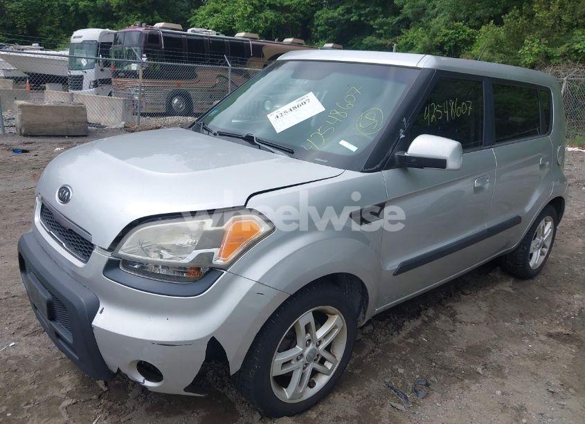 Photo 2 of 2010 Kia Soul + (VIN KNDJT2A20A7138749)