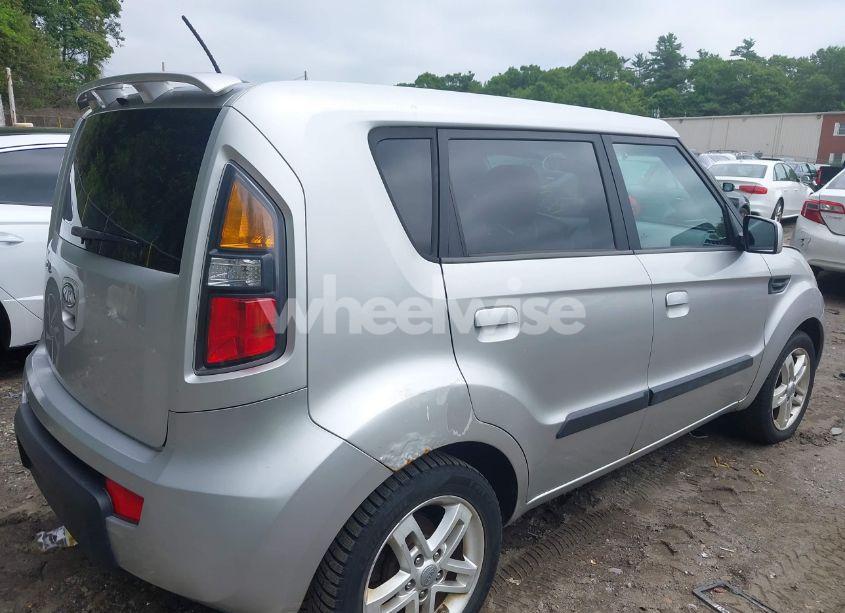 Photo 4 of 2010 Kia Soul + (VIN KNDJT2A20A7138749)