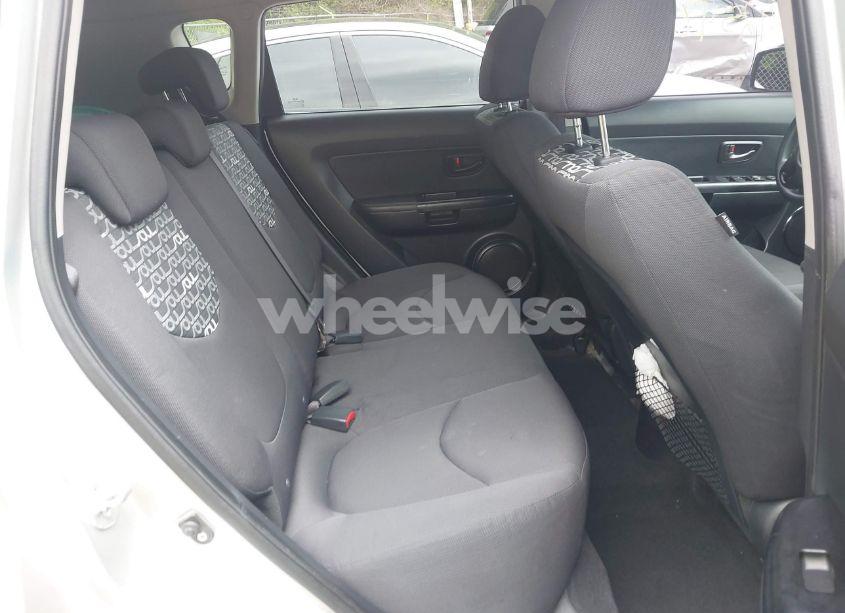 Photo 8 of 2010 Kia Soul + (VIN KNDJT2A20A7138749)