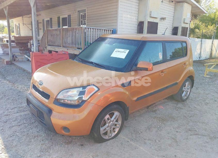 Photo 2 of 2011 Kia Soul + (VIN KNDJT2A20B7204282)