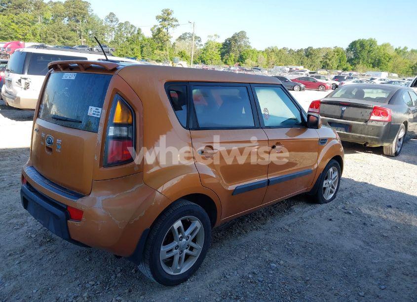 Photo 4 of 2011 Kia Soul + (VIN KNDJT2A20B7204282)