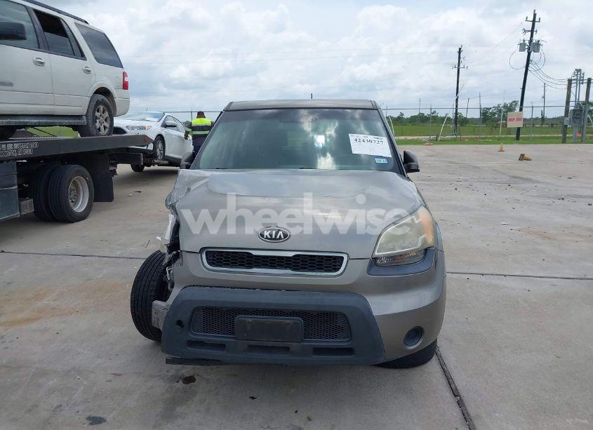 Photo 11 of 2011 Kia Soul + (VIN KNDJT2A20B7218621)