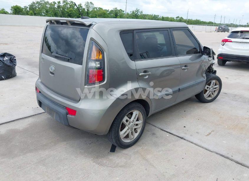 Photo 4 of 2011 Kia Soul + (VIN KNDJT2A20B7218621)