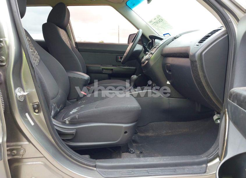 Photo 5 of 2011 Kia Soul + (VIN KNDJT2A20B7218621)