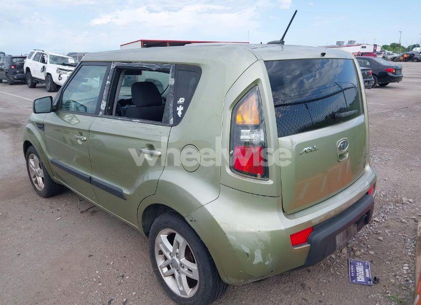 Photo 3 of 2011 Kia Soul + (VIN KNDJT2A20B7260352)