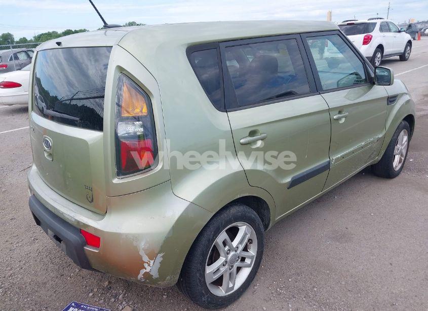 Photo 4 of 2011 Kia Soul + (VIN KNDJT2A20B7260352)