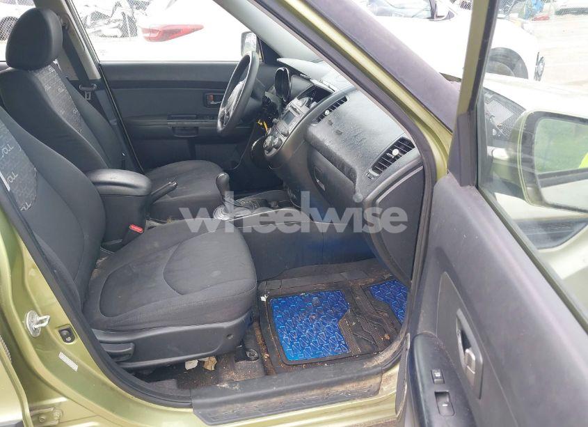 Photo 5 of 2011 Kia Soul + (VIN KNDJT2A20B7260352)