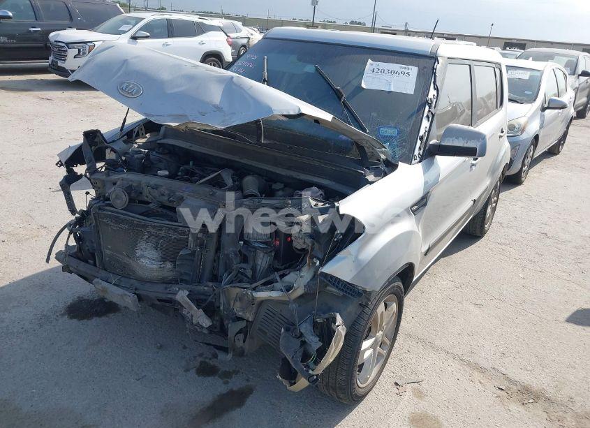 Photo 2 of 2011 Kia Soul + (VIN KNDJT2A20B7293965)