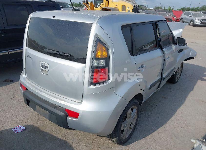 Photo 4 of 2011 Kia Soul + (VIN KNDJT2A20B7293965)