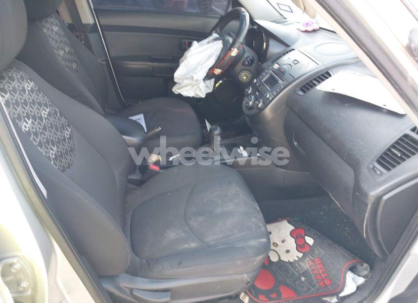 Photo 5 of 2011 Kia Soul + (VIN KNDJT2A20B7293965)