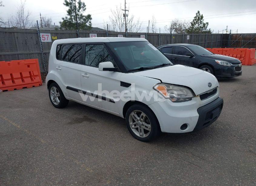 2011 Kia Soul + (VIN KNDJT2A20B7334174) main photo