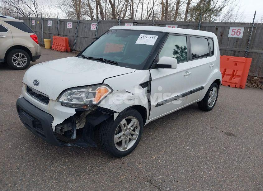 Photo 2 of 2011 Kia Soul + (VIN KNDJT2A20B7334174)