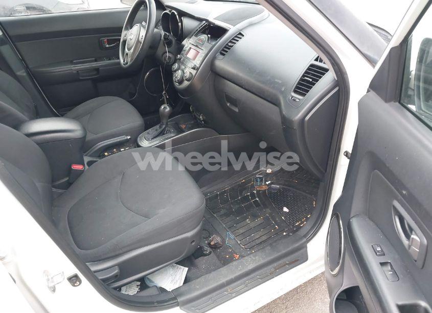 Photo 5 of 2011 Kia Soul + (VIN KNDJT2A20B7334174)