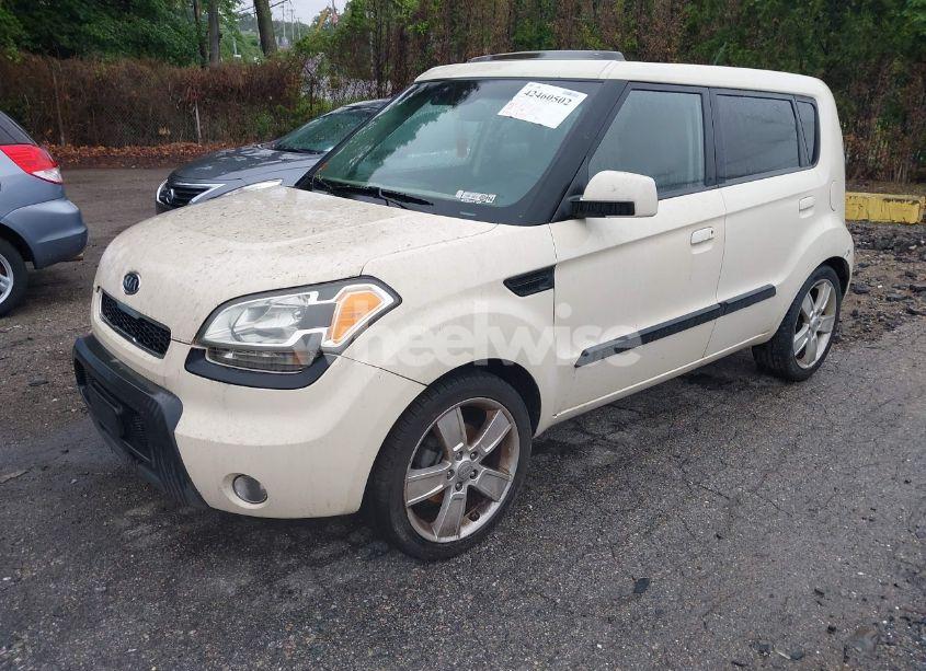 Photo 2 of 2010 Kia Soul ! (VIN KNDJT2A21A7136931)