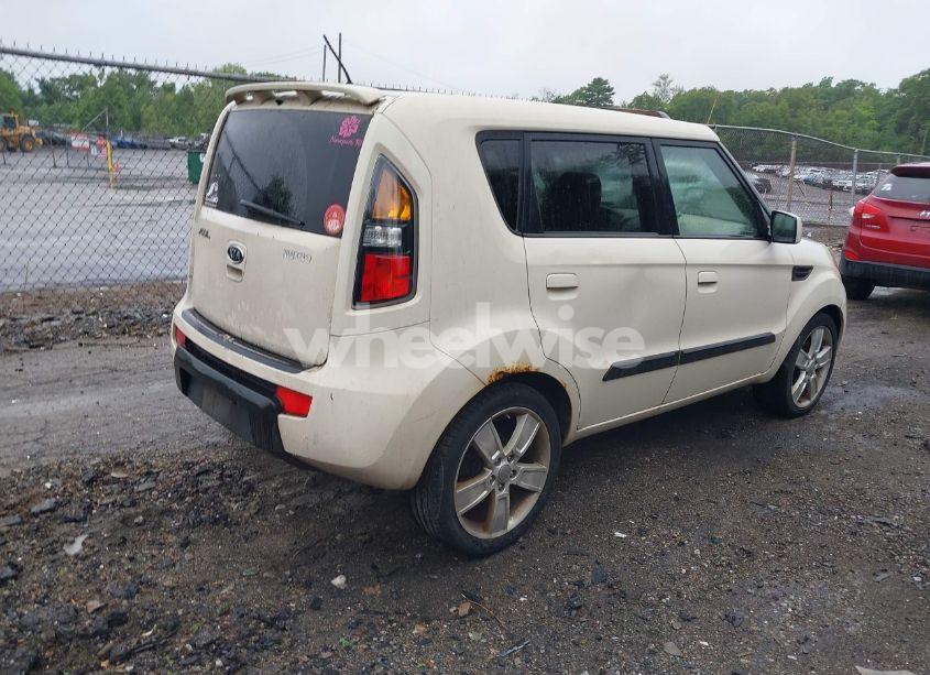 Photo 4 of 2010 Kia Soul ! (VIN KNDJT2A21A7136931)