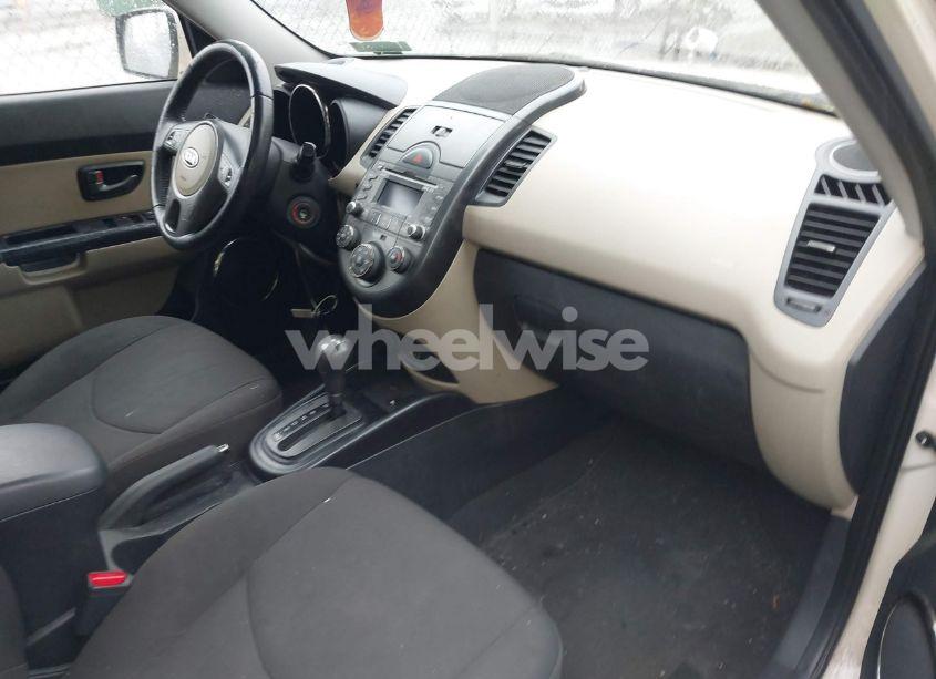 Photo 5 of 2010 Kia Soul ! (VIN KNDJT2A21A7136931)