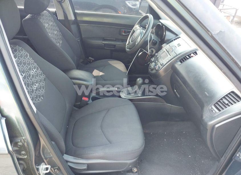 Photo 5 of 2011 Kia Soul + (VIN KNDJT2A21B7254608)