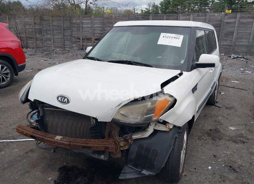 Photo 2 of 2011 Kia Soul + (VIN KNDJT2A21B7708467)